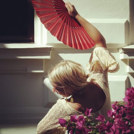 Flamenco, alkeet (6 krt), perjantaisin 10.4.–22.5. klo 16.30–17.25, opettajana Nunu Ahtiainen